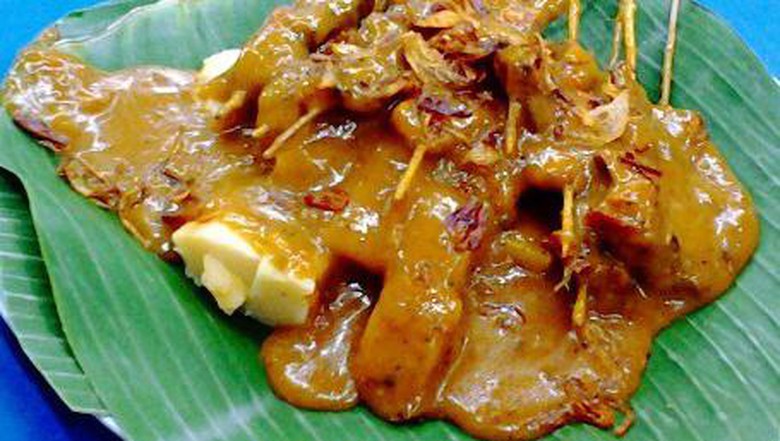 Petugas Tangkap Penjual Sate Padang Pakai Daging Babi 